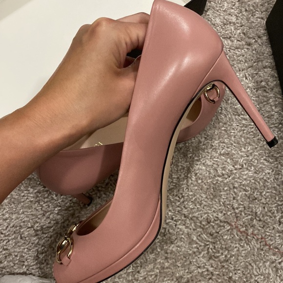 Gucci horsebit heels,size 9 ,used once,normal wear and tears - Picture 8 of 10